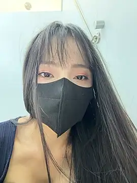 Xiao-Lin - 户外男厕所小便池假阳具抽插2分钟