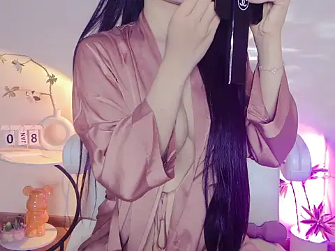 Janise_love - oil body and finger in pussy