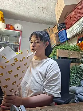 Isa_bella95 - Full naked in shop