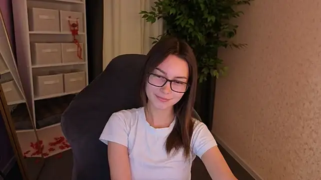 Luna_m00n - Show ass and spank