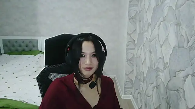 JacklynGingrich - start taking off my bra