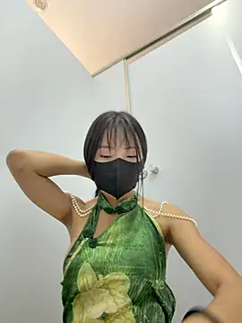 Xiao-Lin - 户外男厕所小便池假阳具抽插2分钟