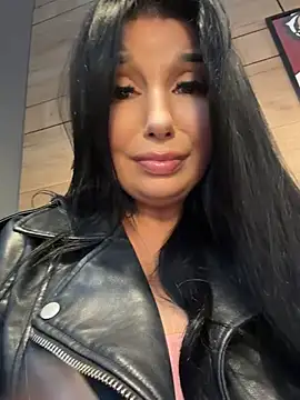 Tisha_Busty - TWERK SEXY ASS in KFC next MAN