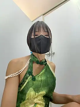 Xiao-Lin - 户外男厕所小便池假阳具抽插2分钟
