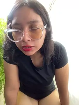 YumiGummy - Outdoors Striptease+Twerk n Bounce boobs