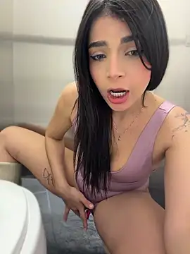 ArieliciousXXX - FINGERING PUSSY IN PUBLIC BATHROOM😍