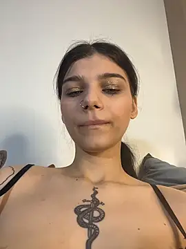 Britneydollx - splash water on naked tits