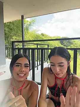 SAMY_AND_ARI - Show the pussy quickly on the balcony