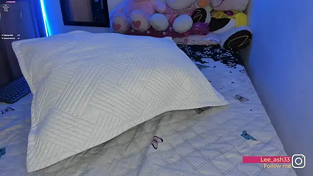 Lee_Ash - fingering pussy 🤤