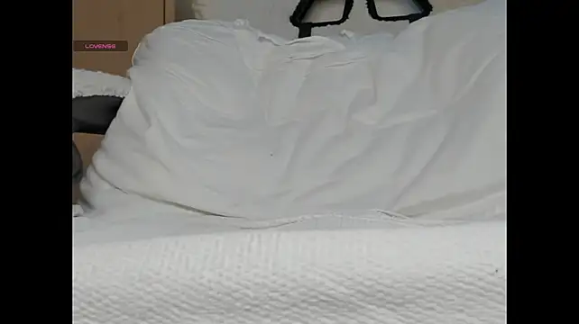 ElunorLIve - finger inside my tight pussy