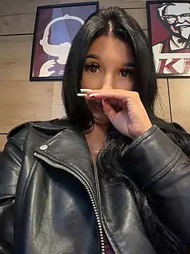 Tisha_Busty - REMOVE BRA in KFC & SHAKE NAKD BOOBS