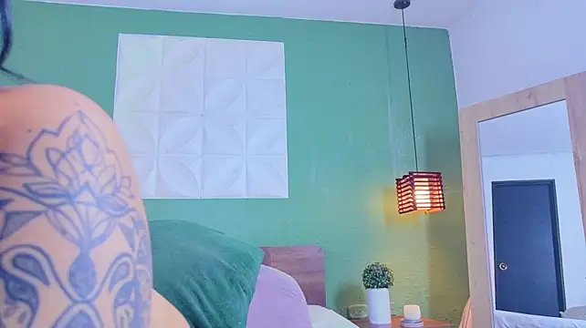 Slutty_hugetits - squirt all over my bed
