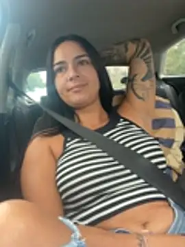 Exoticnoah - Quitar sujetador y enseñar tetas