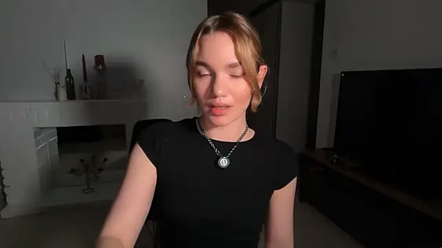 HolaAmnesia - flash tits and play nipples