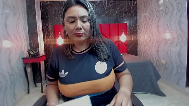 LatinaHoleQueen - 😏 Job with my tits 😏