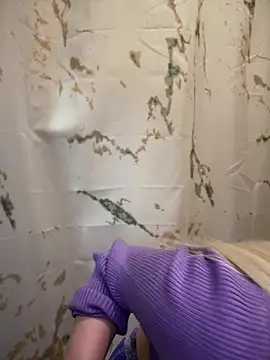 LaraHollywood - 🍄Show one nipple 🍄
