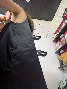 Ariferrero - shows their ass in the store