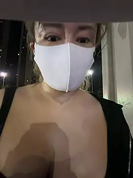 Mia-zhan - 马路边商场楼梯口 完成目标全裸2分钟