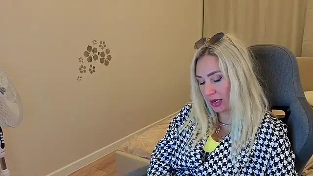 Chris_star_shine - Oil on my feet