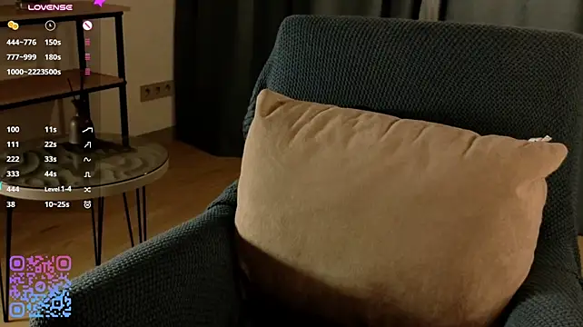 FeBurklow - tease you with cameltoe+rub clit