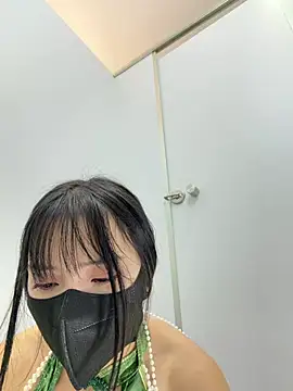 Xiao-Lin - 户外男厕所小便池假阳具抽插2分钟
