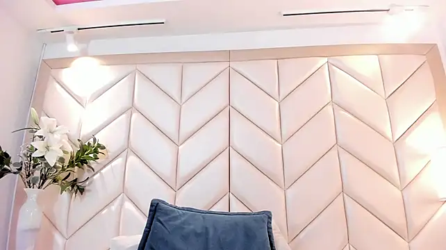 HeidyJones - suck my nipples