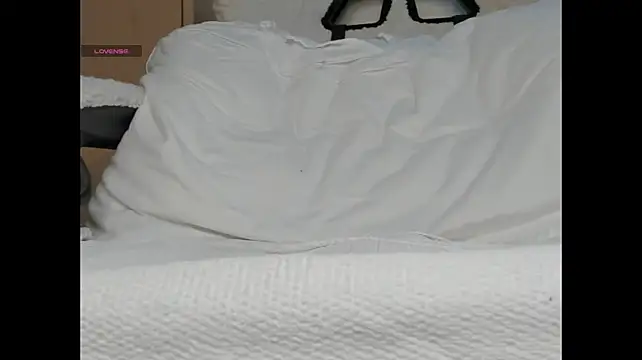 ElunorLIve - finger inside my tight pussy