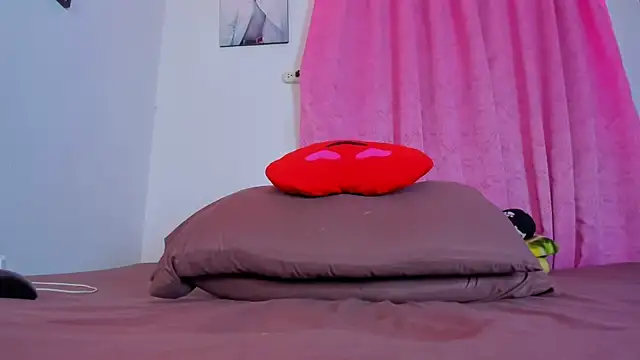 Megan_100 - rub the butt with your fingers