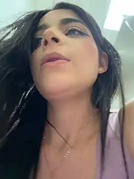 ArieliciousXXX - SQUIRT IN PUBLIC BATHROOM PRINCESS😈💦💦