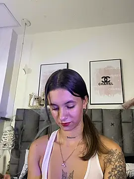 JuliaColemann - Suck a finger 😋