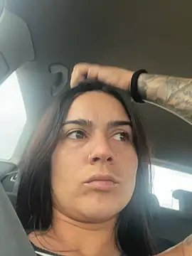 Exoticnoah - Quitar sujetador y enseñar tetas