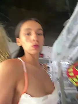 Lunaluxury22 - show asshole + shake ass in the store🤫
