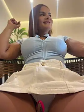 Irina_Velvett - Pussy play in públic 😏😈