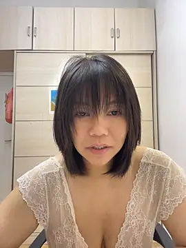 Tina626 - 请妈妈吃火腿肠