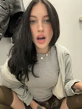 Melissa_crazy - spit on hard nipps then play 😏