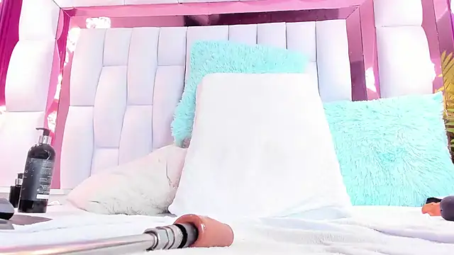RileySweett - control toys x 1min