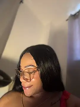 Ashley_Tompson1