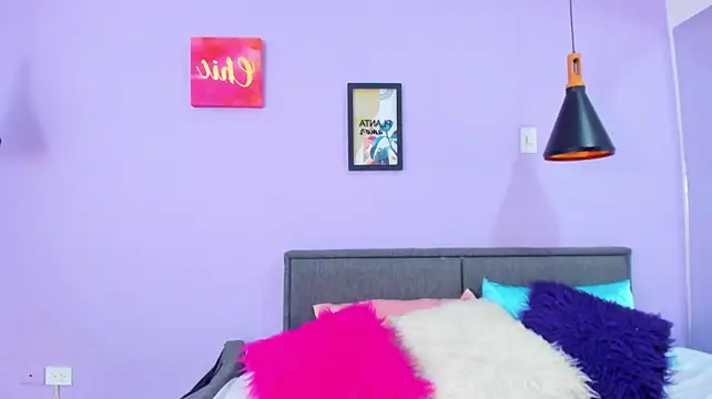 Scarletyler - Spanks ass + pinch nipples