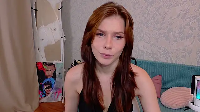 CleoBloom_ - posing sexily on the couch in high heels