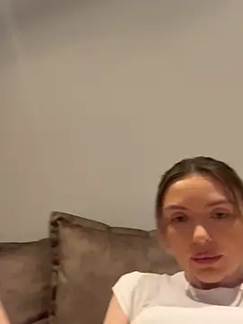 Lolableux - FRESHLY SHAVED PUSSY UPCLOSE TO CAM