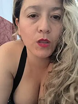 Mooncurves - Show boobs