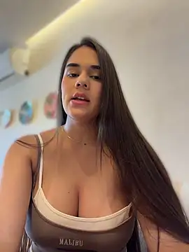 BellaLeclair_ - Play with my friend naked