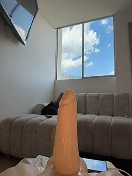 Emma_Reyes - Ride torso and squirt fountain 😈💦