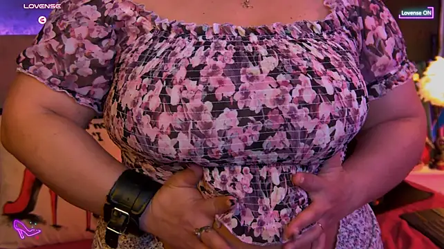 ZoeMesmerizee - boobs in ur sight! squeeze n droll?