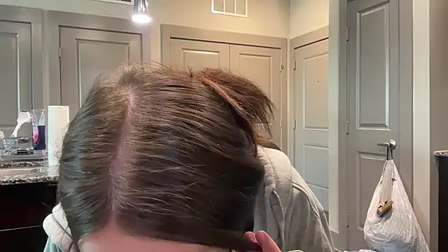 ItsKaylaa - oil my nipples and ass close to cam
