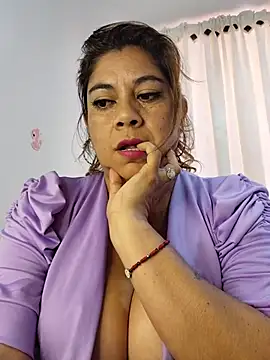 Laura-Hernandez - Spit Masturbation with my fingers 💦💦🔥