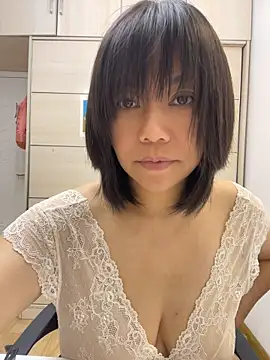 Tina626 - 请妈妈吃火腿肠