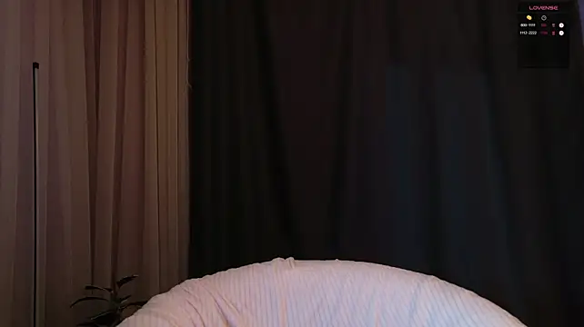 Tiffanyhunt - Can you help me cum here?