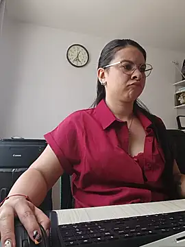 Paolitha25 - 🔥Get completely naked in the office🔥