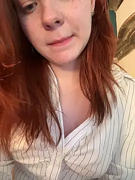Freaky__Nikki - play with naked nipples